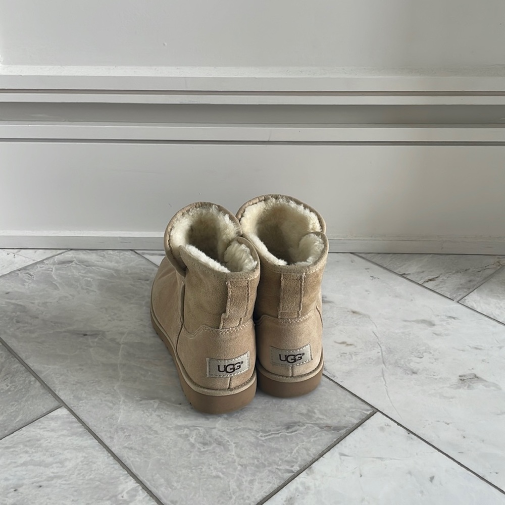 UGG ‘Cory’ style short boot. Color sand. Excellent used condition.